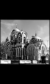 Гравировка на памятник с храмом и полосатыми арками