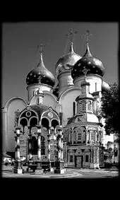 Гравировка на памятник с церковью и звёздными куполами