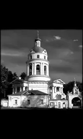 Гравировка на памятник с круглой колокольней