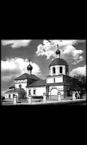 Гравировка на памятник с небольшой церковью