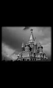 Гравировка на памятник с храмом под тучами