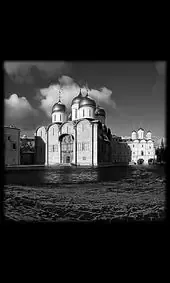 Гравировка на памятник с храмом на площади