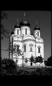 Гравировка на памятник с церковью и фонарями