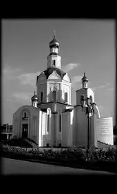Гравировка на памятник с часовней и фонарём